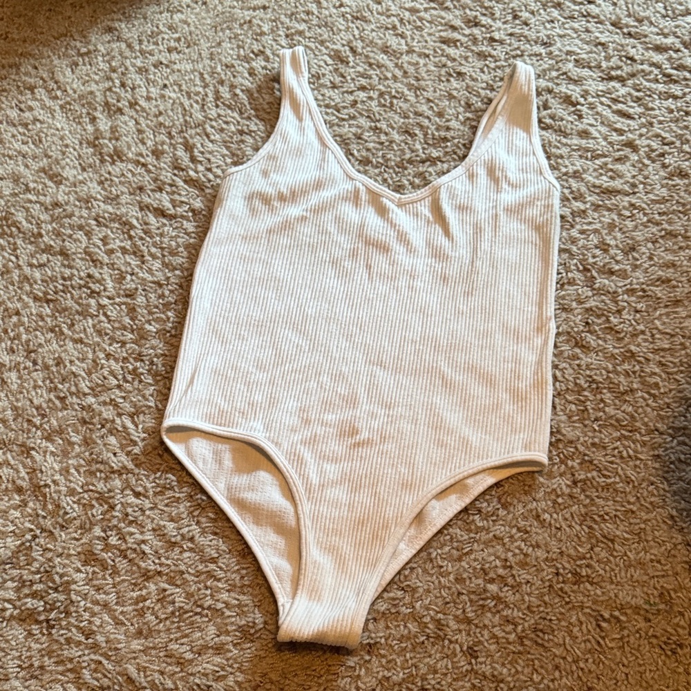 Aura - sexy white Ribbed Sleeveless Bodysuit Snap Closure size medium